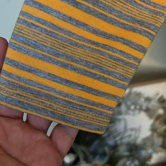 LULAROE Lynnae Gold/Gray Varied Width Striped Tee Shirt, Size Large, EUC. - Picture 5 of 9